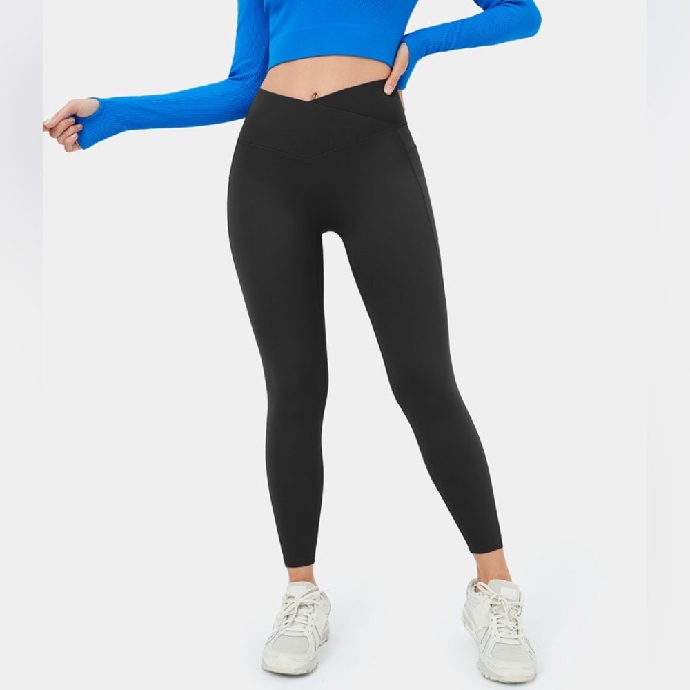 Halara Women’s Mid Rise Pocket Black Leggings Size M